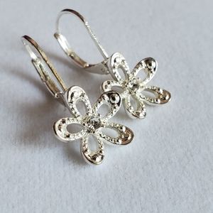 AVON Vintage Sparkling Flower Earrings In Pink Box